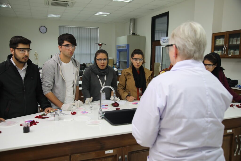 Dr. Diana Sedney teaches an AUAF Chemistry Class
