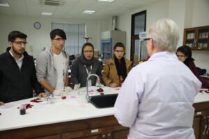 Dr. Diana Sedney teaches an AUAF Chemistry Class
